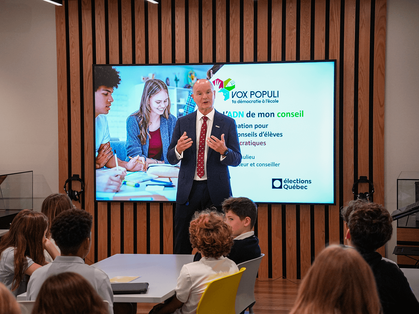 Le directeur général des élections, Jean-François Blanchet, est allé à la rencontre des élèves.