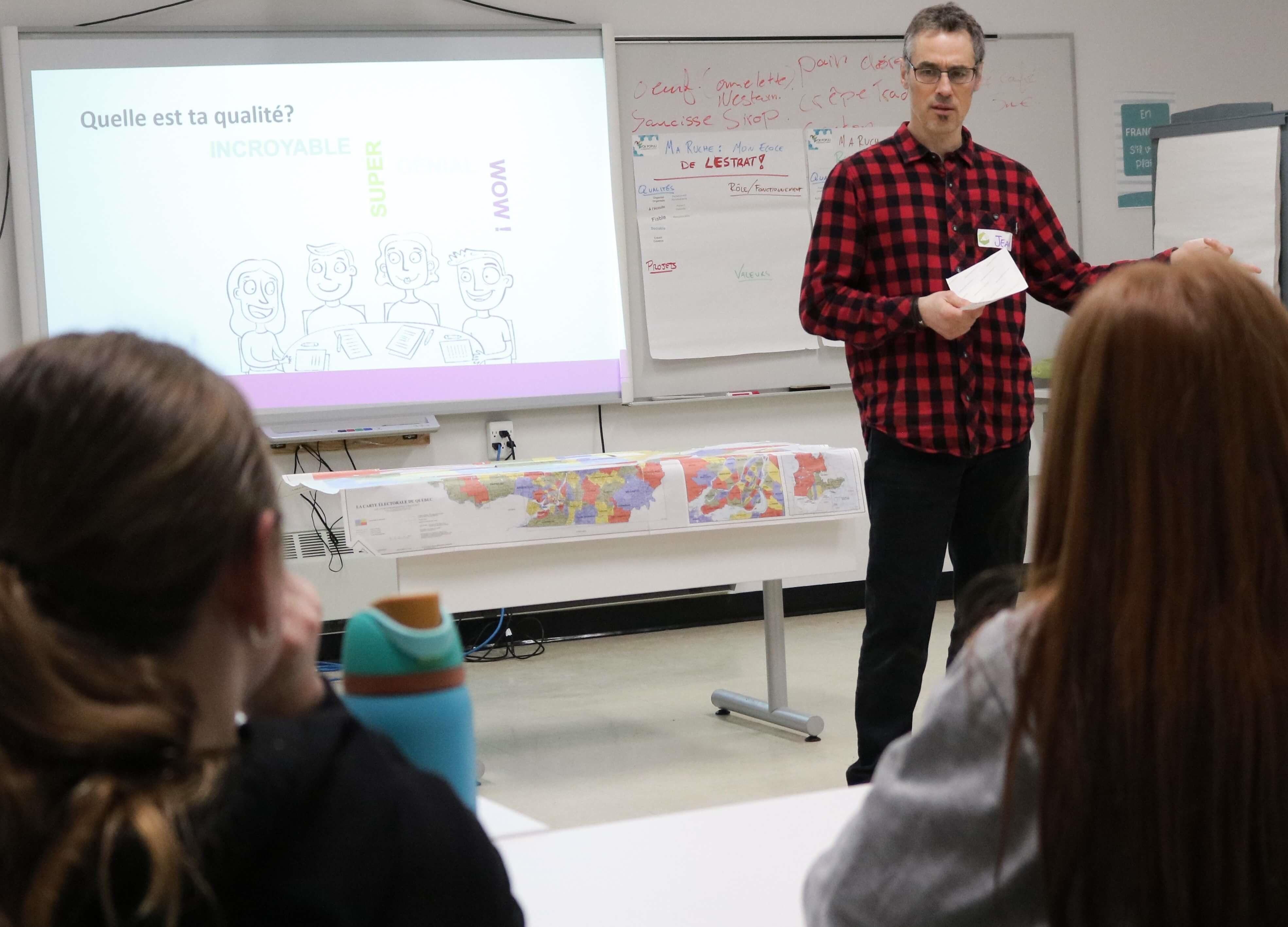 Le formateur Jean Marcoux a rencontré des élèves de quelques écoles de la Côte-Nord.